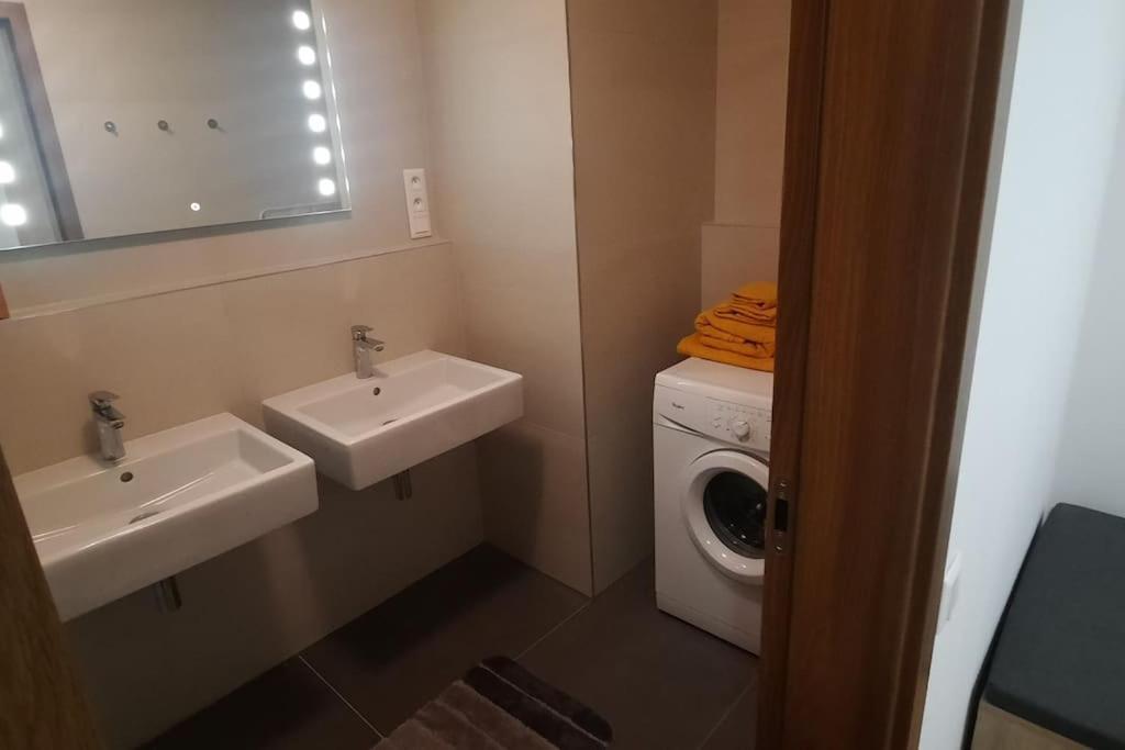 Apartamento Sky-Park Flat&Parking Bratislava Exterior foto