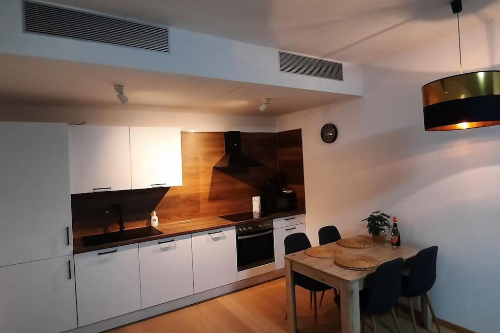 Apartamento Sky-Park Flat&Parking Bratislava Exterior foto